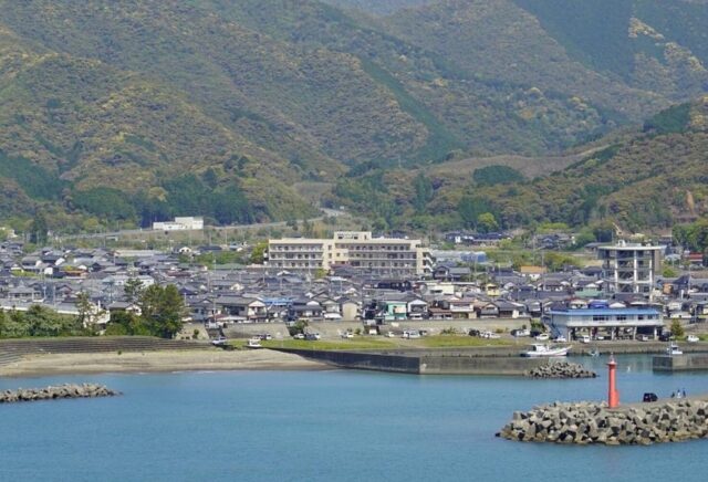 太平洋から撮影した中土佐町の町並み