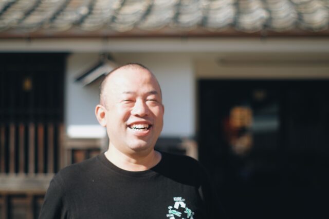 西岡酒造前で撮影